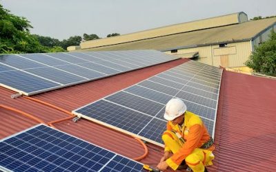 Wat zijn de voordelen van het gebruik van een plat dak voor het plaatsen van zonnepanelen?